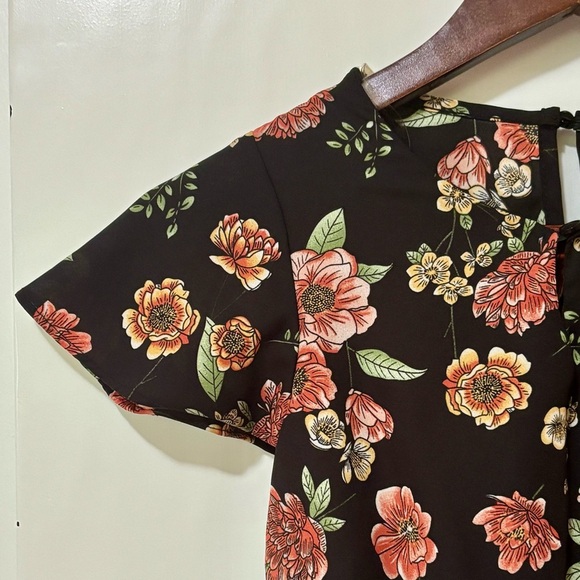 Trixxi Girl| Black Pantsuit Jumper with Floral Design Junior/Teen Size 10 - Picture 4 of 8